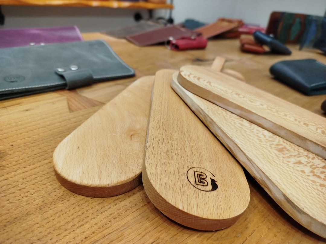 BE Wood And Leather Craft-沃洛斯必去景点