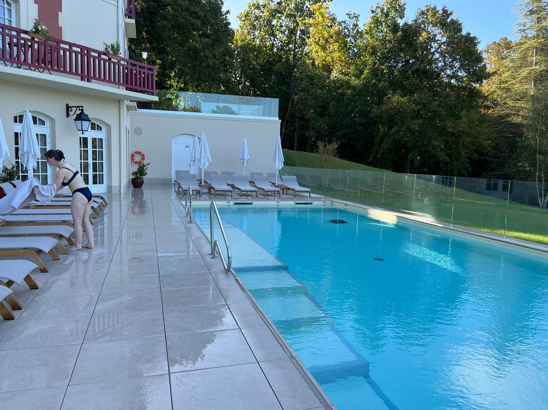 德拉图尔城堡酒店主图