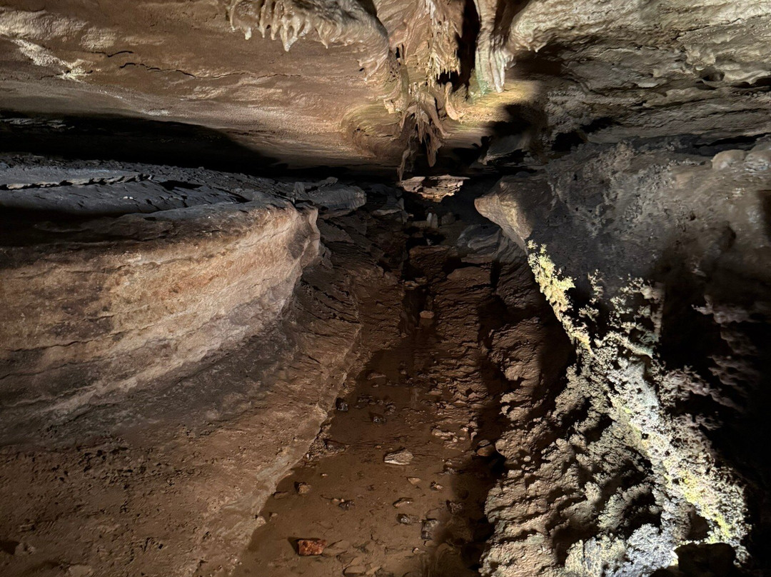 Bluff Dwellers Cave-Noel必去景点