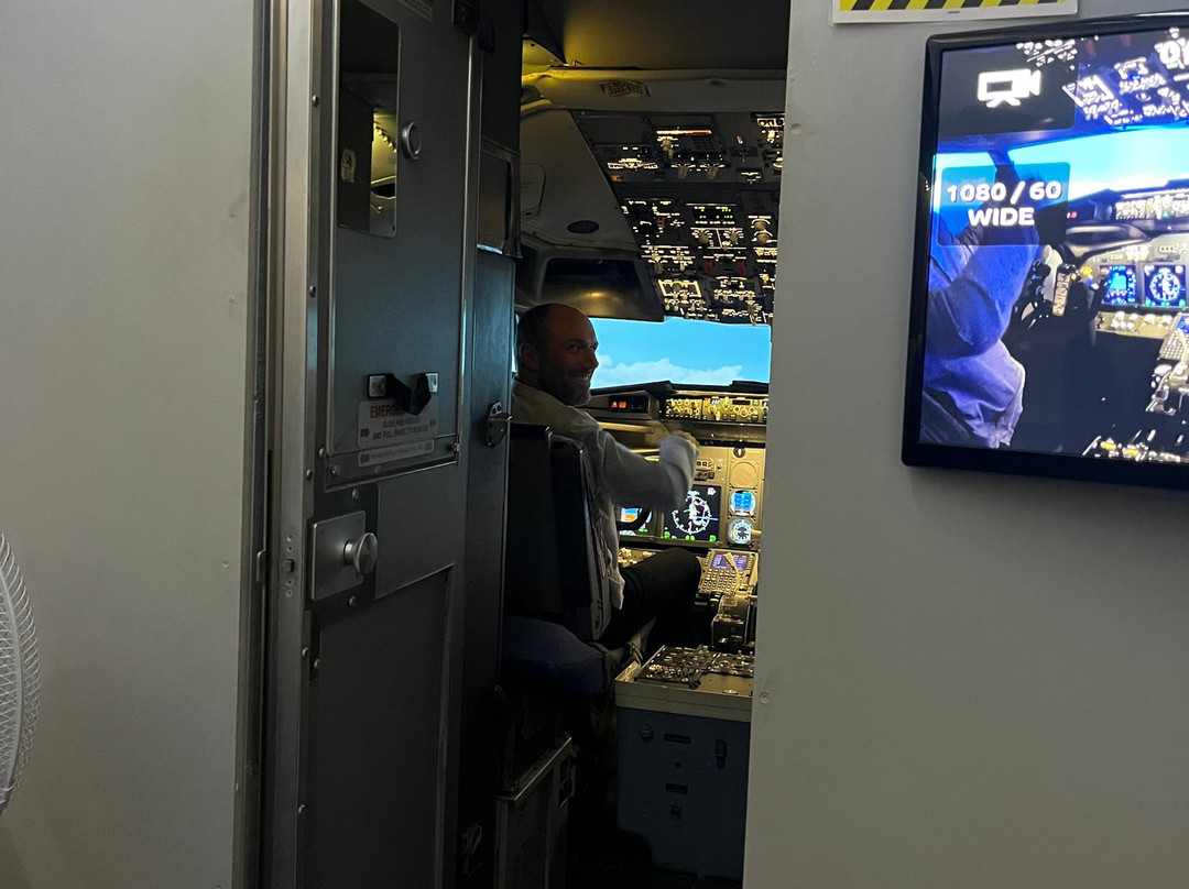 Deeside Flight Simulators-埃尔斯米尔港必去景点