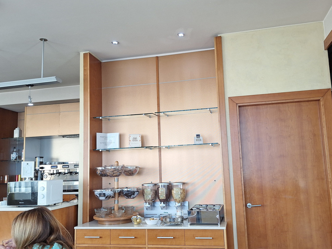 里维耶拉酒店主图