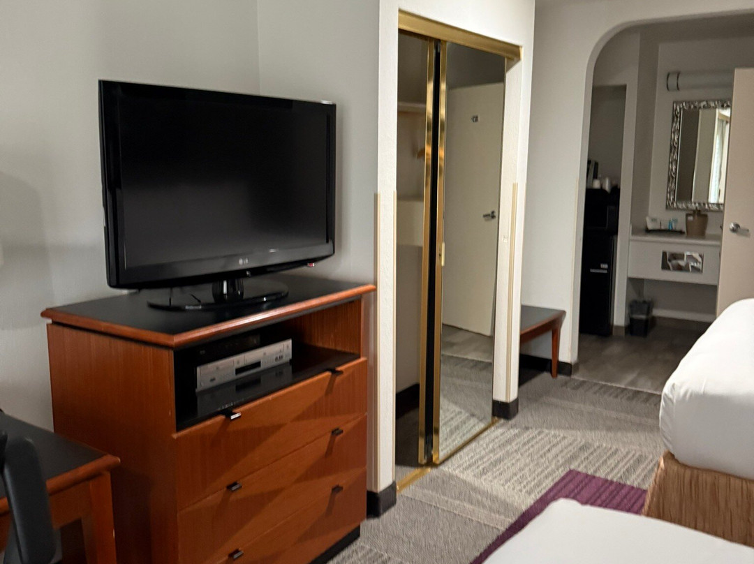 阿瑟顿公园旅馆及套房酒店主图