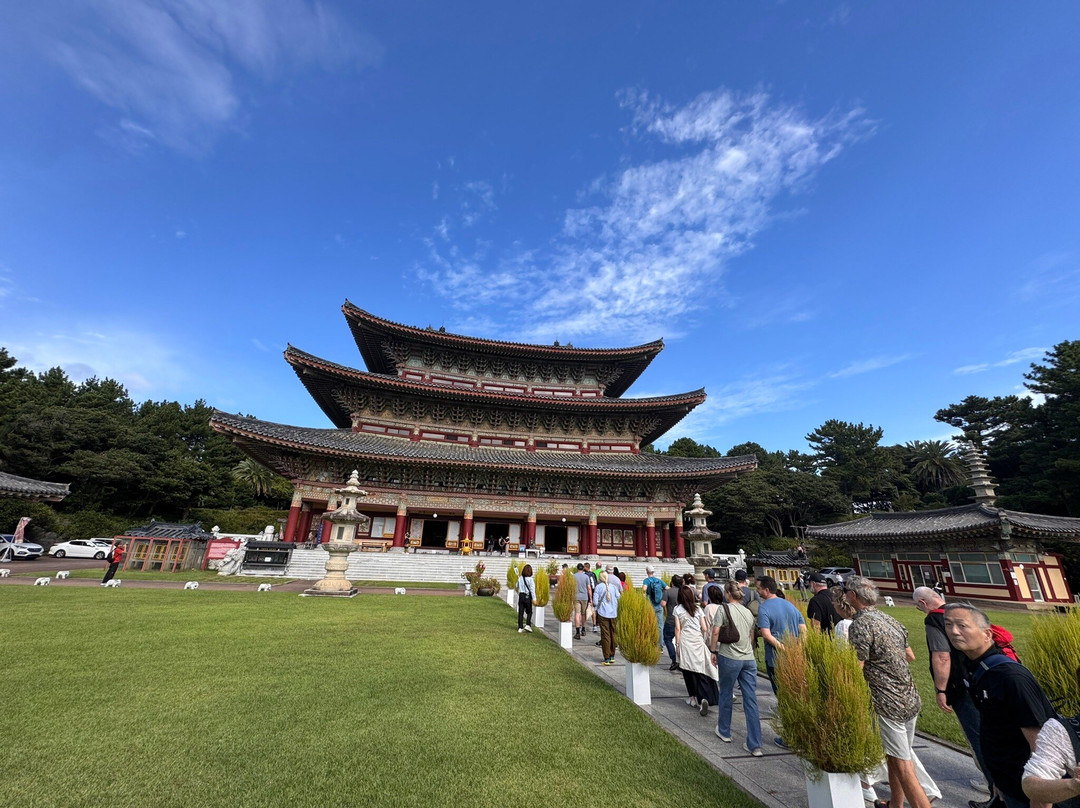 Yakcheonsa Temple-西归浦市必去景点