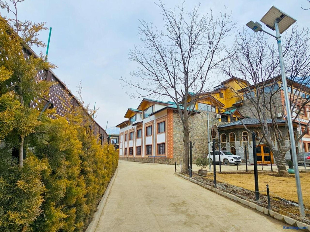 The Walnut Creek Hotel