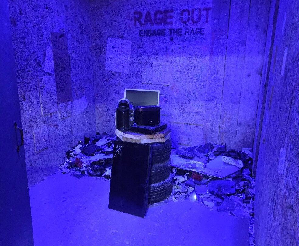 Rage Out - Rage Rooms & Axe Throwing-梅德斯通必去景点