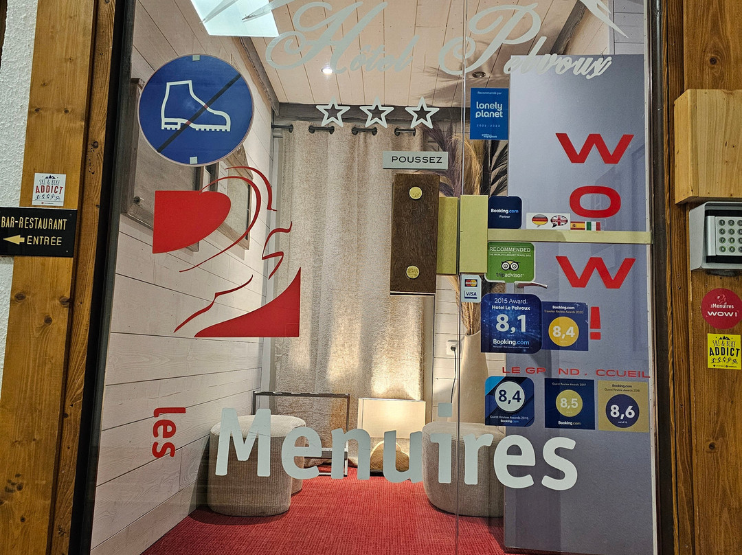 佩尔武酒店主图