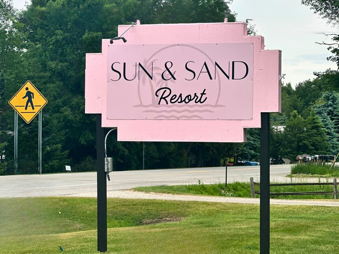 Sun & Sand Resort主图