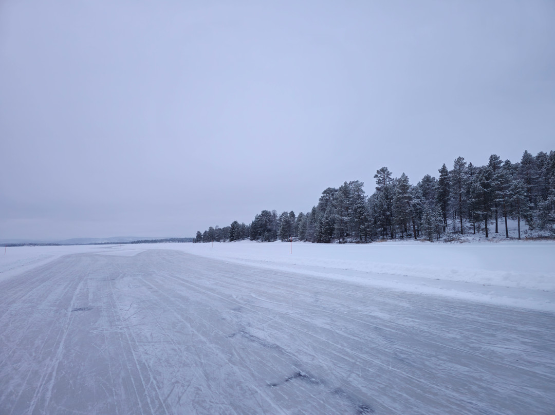 Inari Lake Skating-伊瓦洛必去景点
