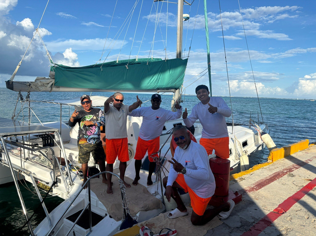 Catmania Catamarans-Costa Mujeres必去景点