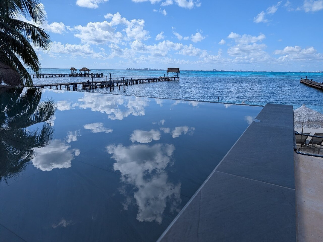 Loretta’s Restaurant & Beach Club