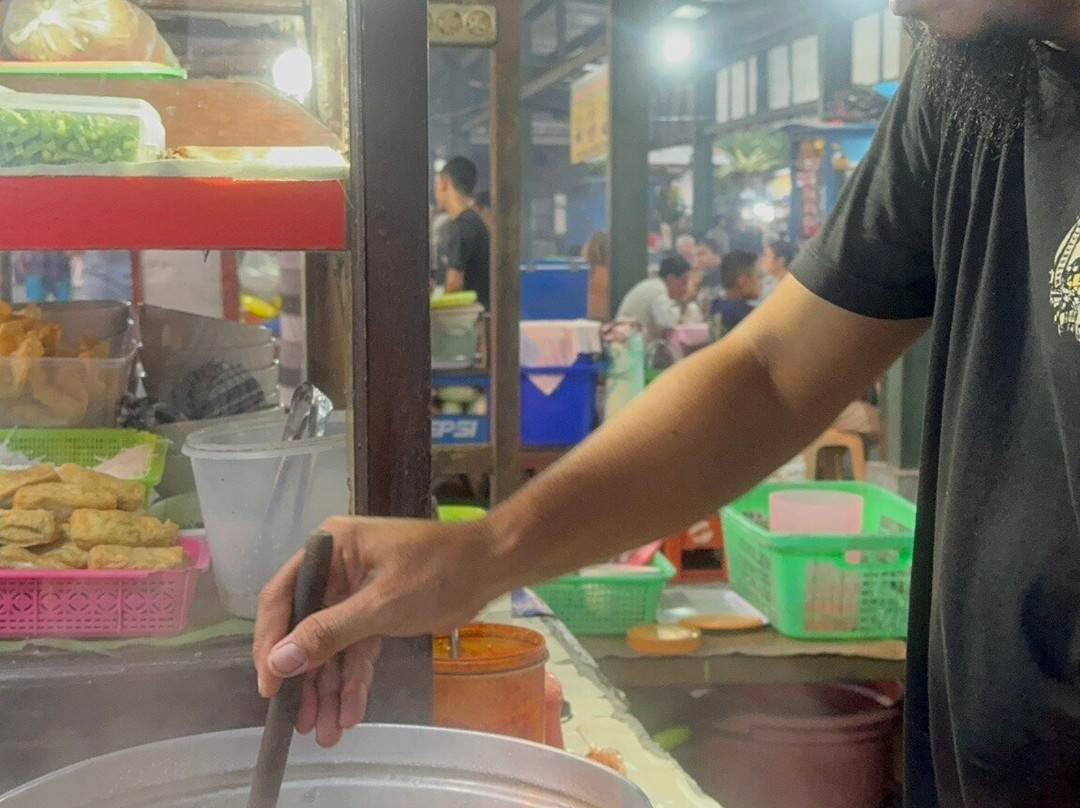 森都海滩市场-沙努尔必去景点