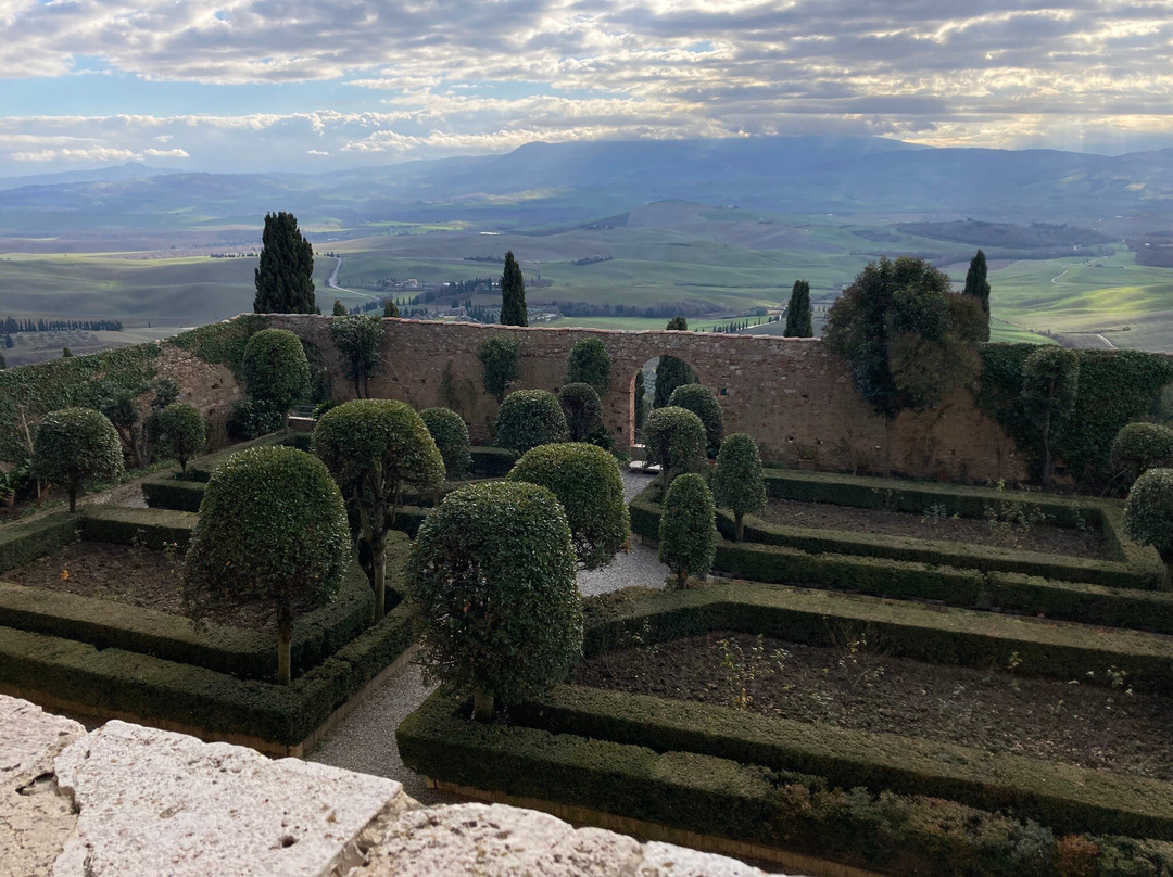 帕拉索皮克洛蜜妮酒店-皮恩扎必去景点