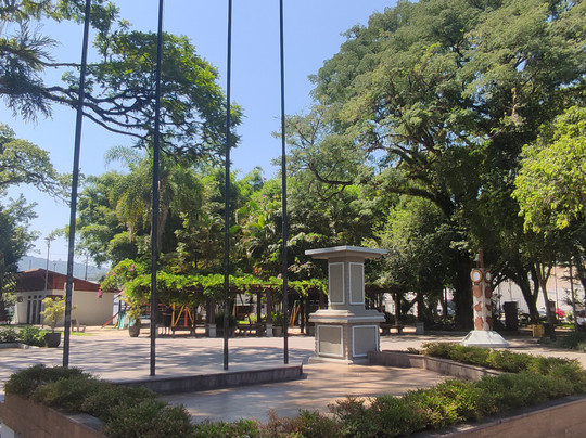 Praca Dona Luisa-Igrejinha必去景点