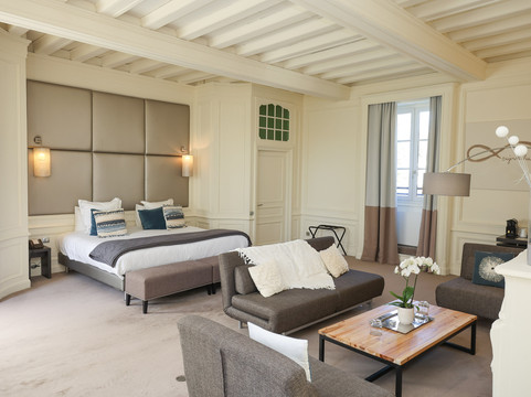 拉戛纳堡酒店主图