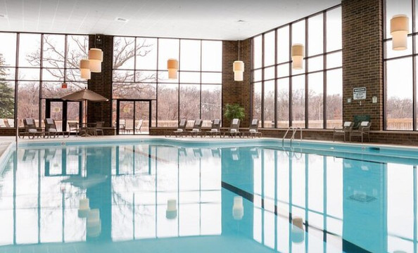 芝加哥西北/克里斯特尔莱克/会议中心假日酒店主图