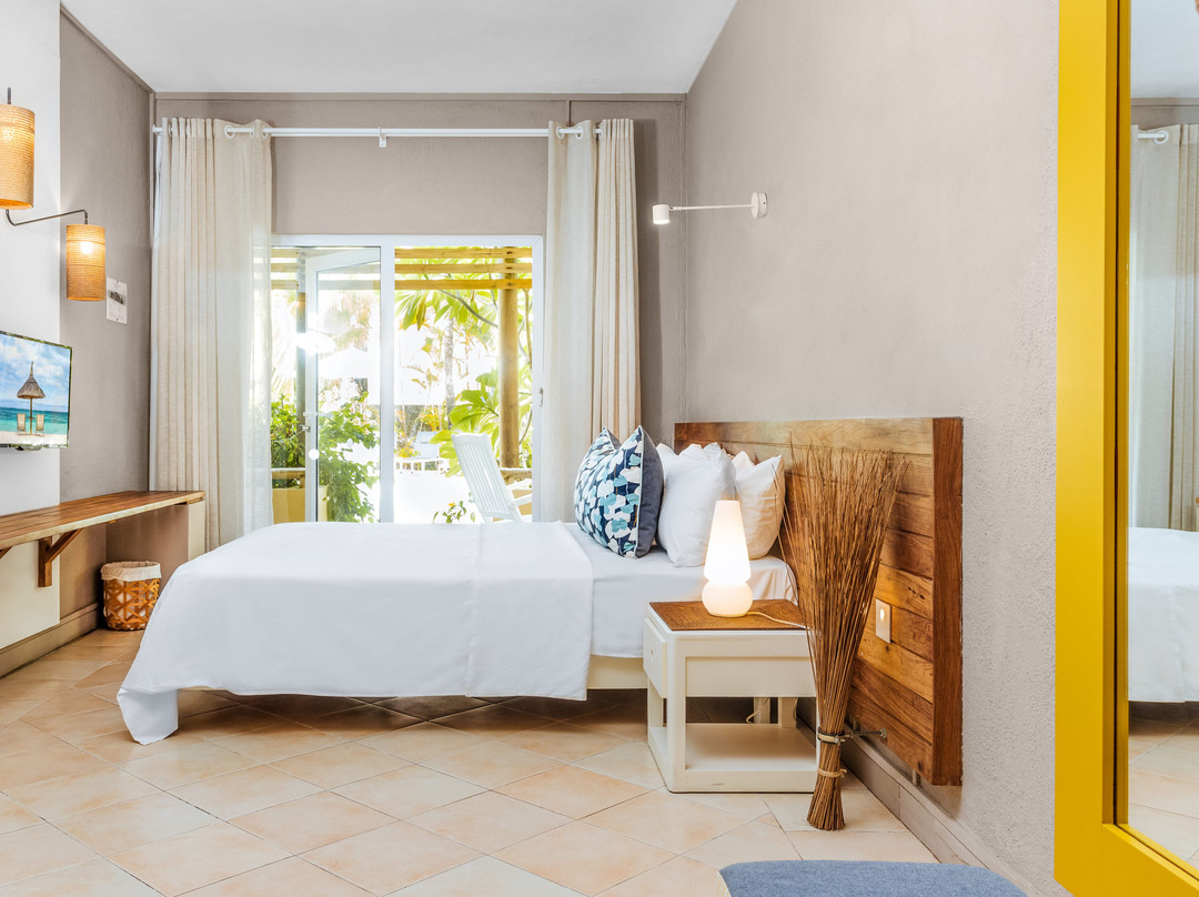 态度酒店-快乐周五主图