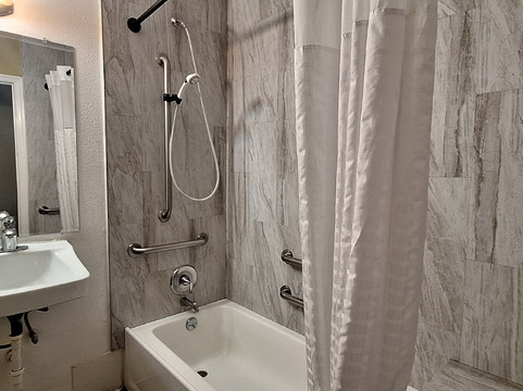 瑙-市中心温德姆速8酒店及会议中心主图