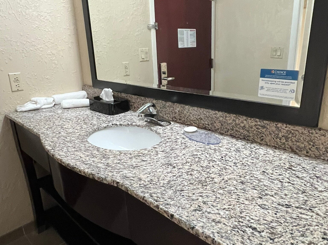 舒适套房酒店-东哈特福德主图