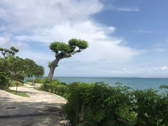 巴厘岛金巴兰湾四季度假村酒店主图
