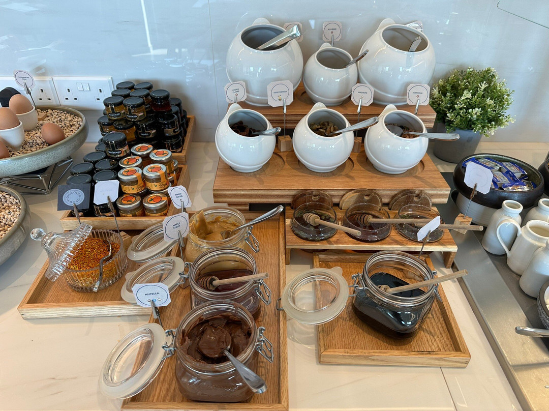 Mercure Larnaca Finikoudes Beach