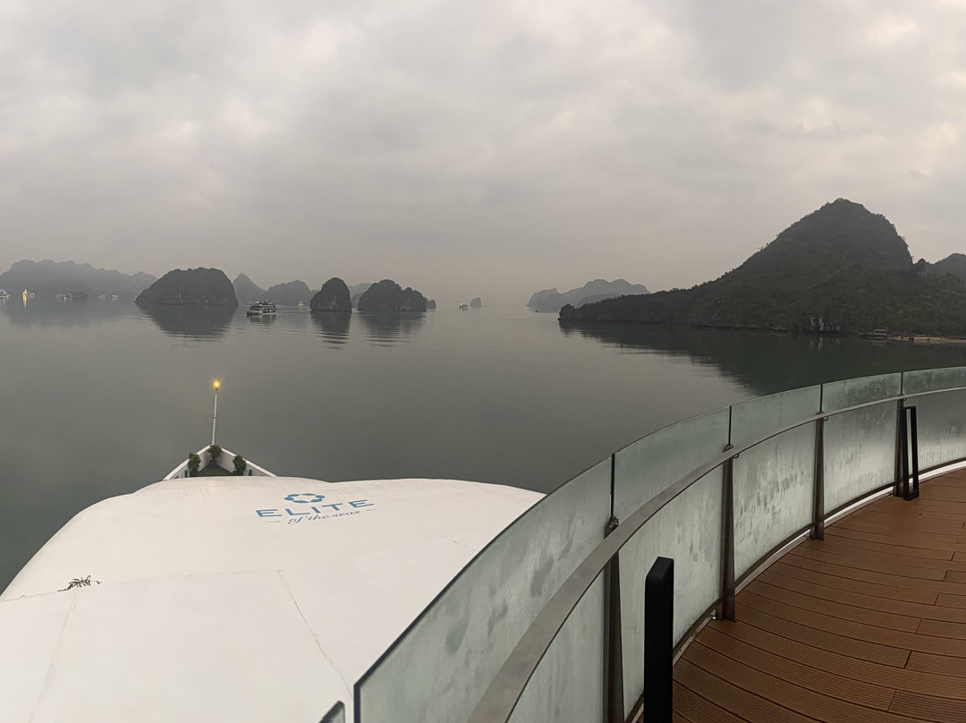 Elite of the Seas-下龙湾必去景点