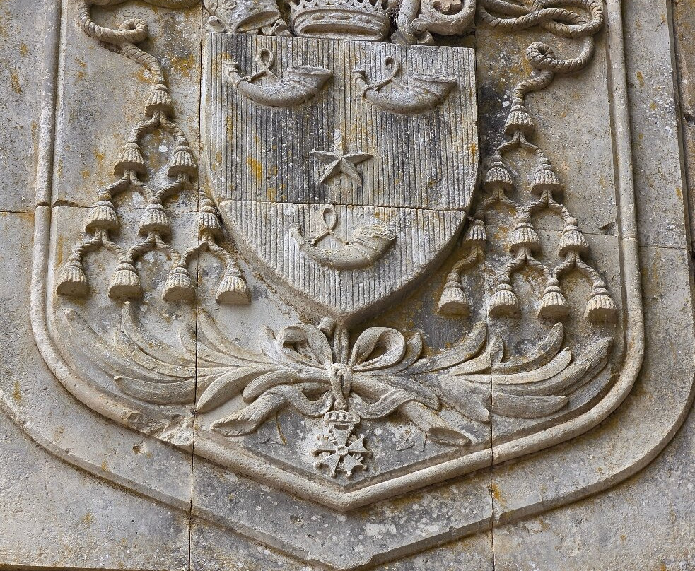 Basilique St-Sauveur-罗卡马杜尔必去景点