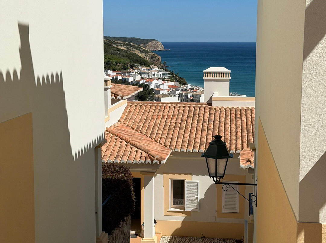 塞勒玛海滩村酒店主图