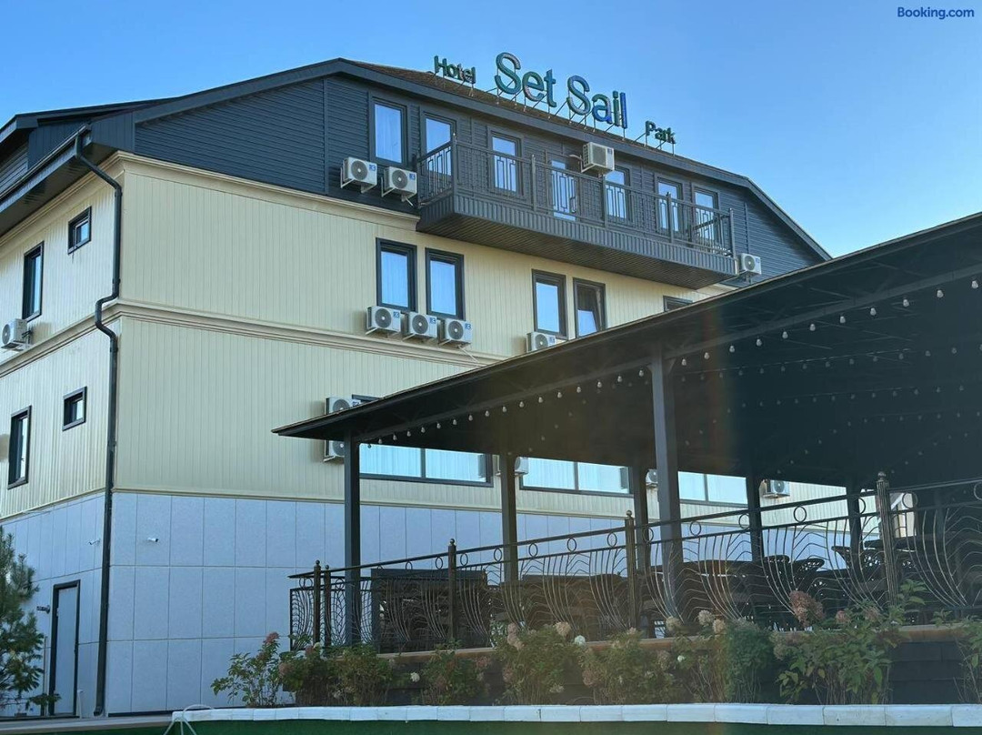 Set Sail Hotel