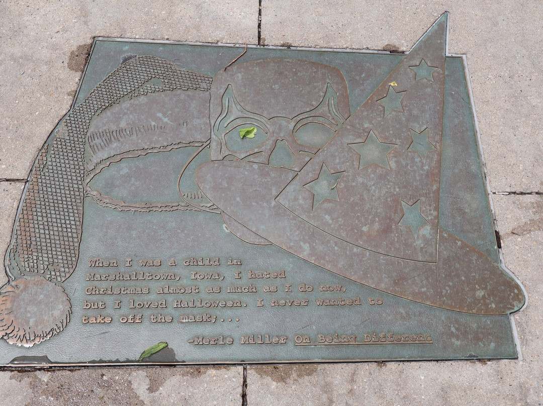 Iowa Avenue Literary Walk-爱荷华城必去景点