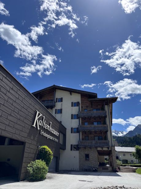 艾霍隆萨特卡尔登浩桑酒店-旅行者