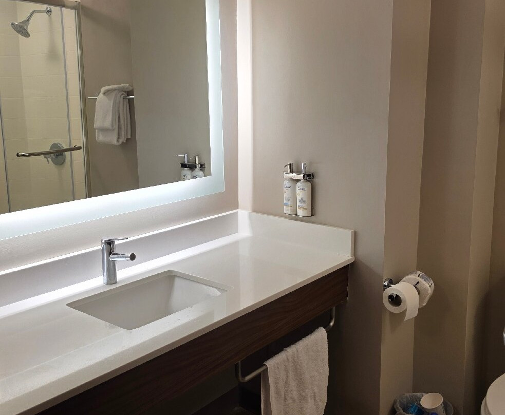 Holiday Inn Express & Suites TRINCITY特立尼达机场主图