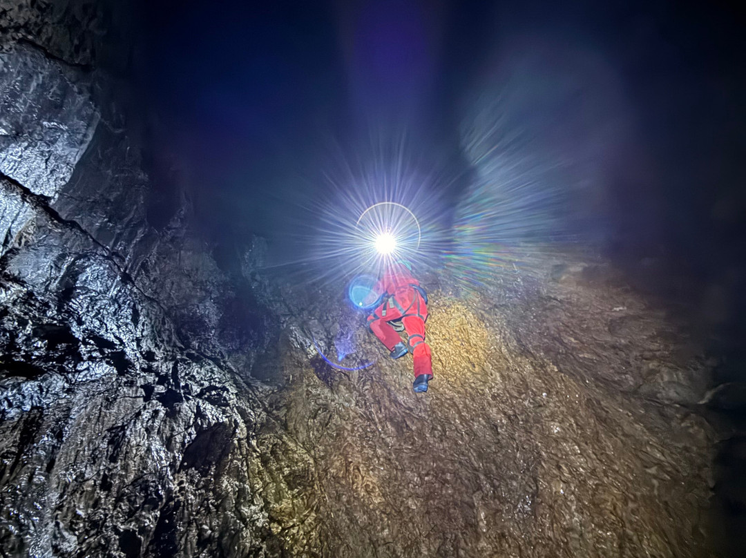 Horne Lake Caves Provincial Park-魁利克姆海滩必去景点