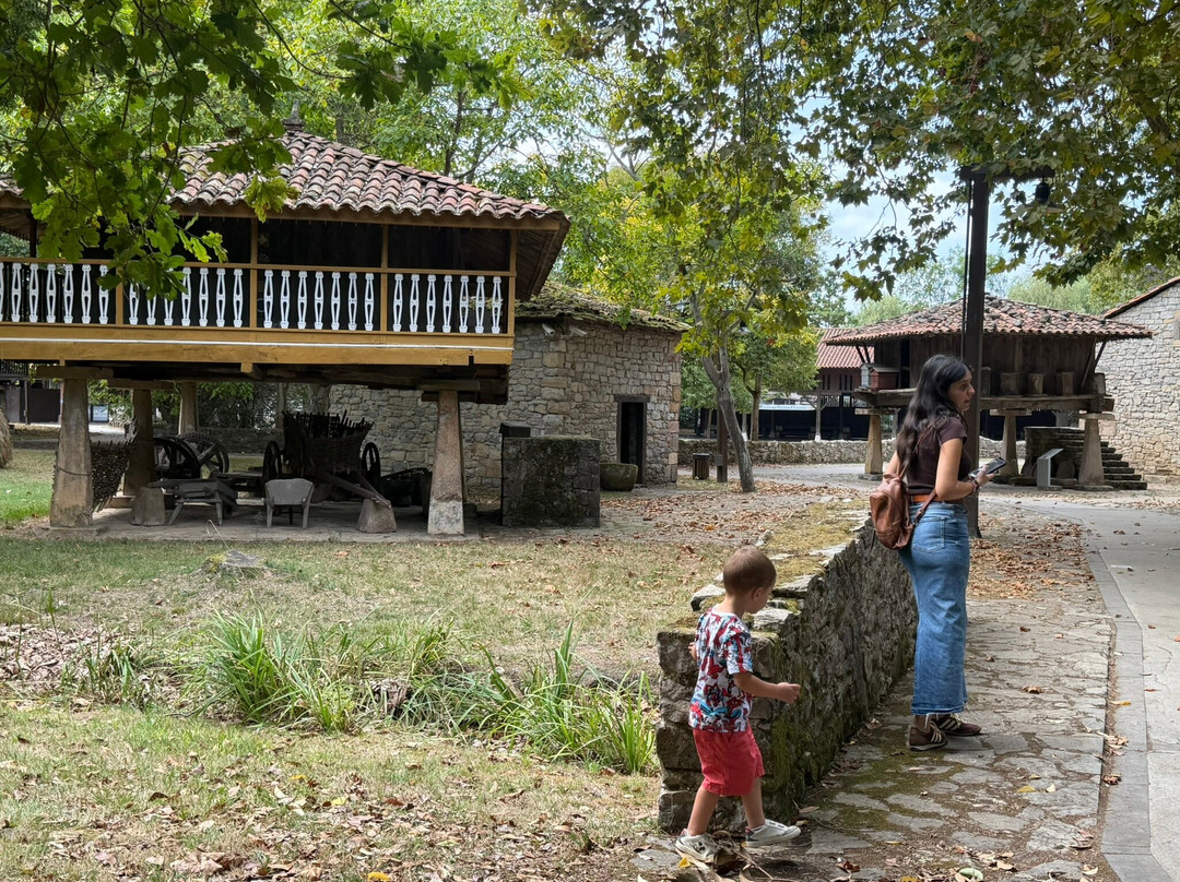 Muséu del Pueblu d'Asturies-希洪必去景点