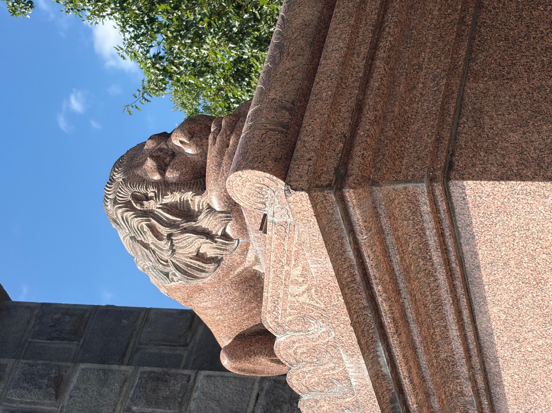 Memorial Arch of Tilton-Northfield必去景点