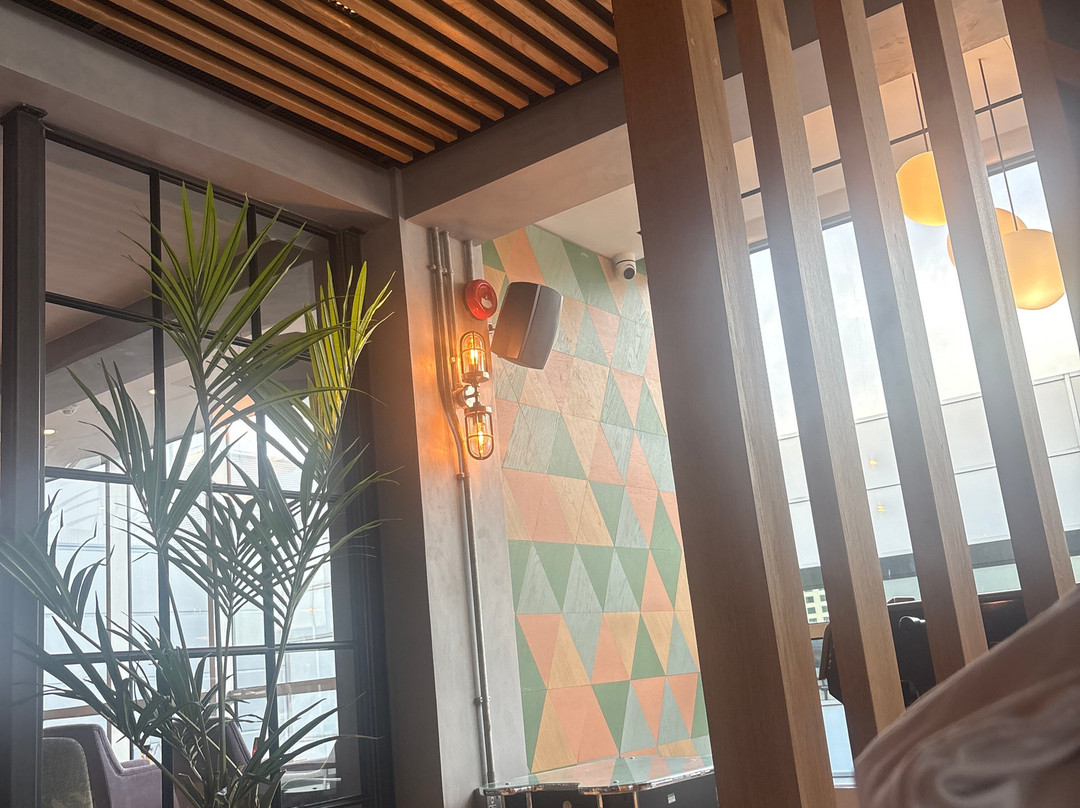 My Lounge, Gatwick North-霍利必去景点