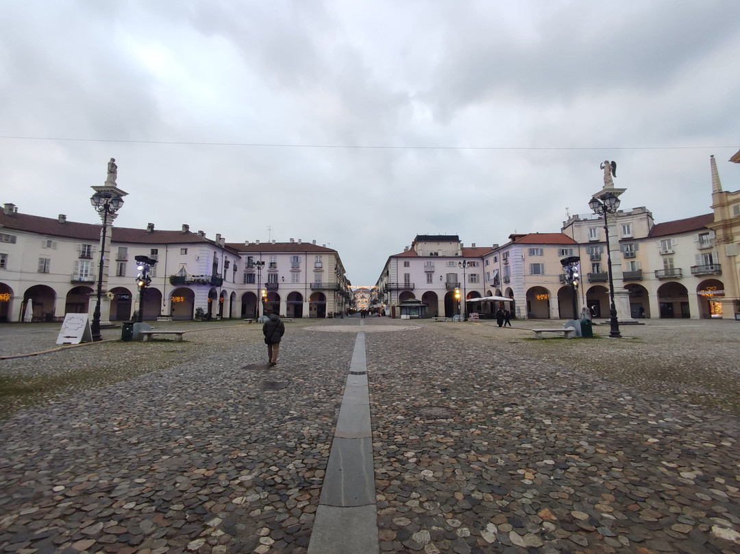 Piazza Dell'assunta-韦纳里亚雷亚莱必去景点