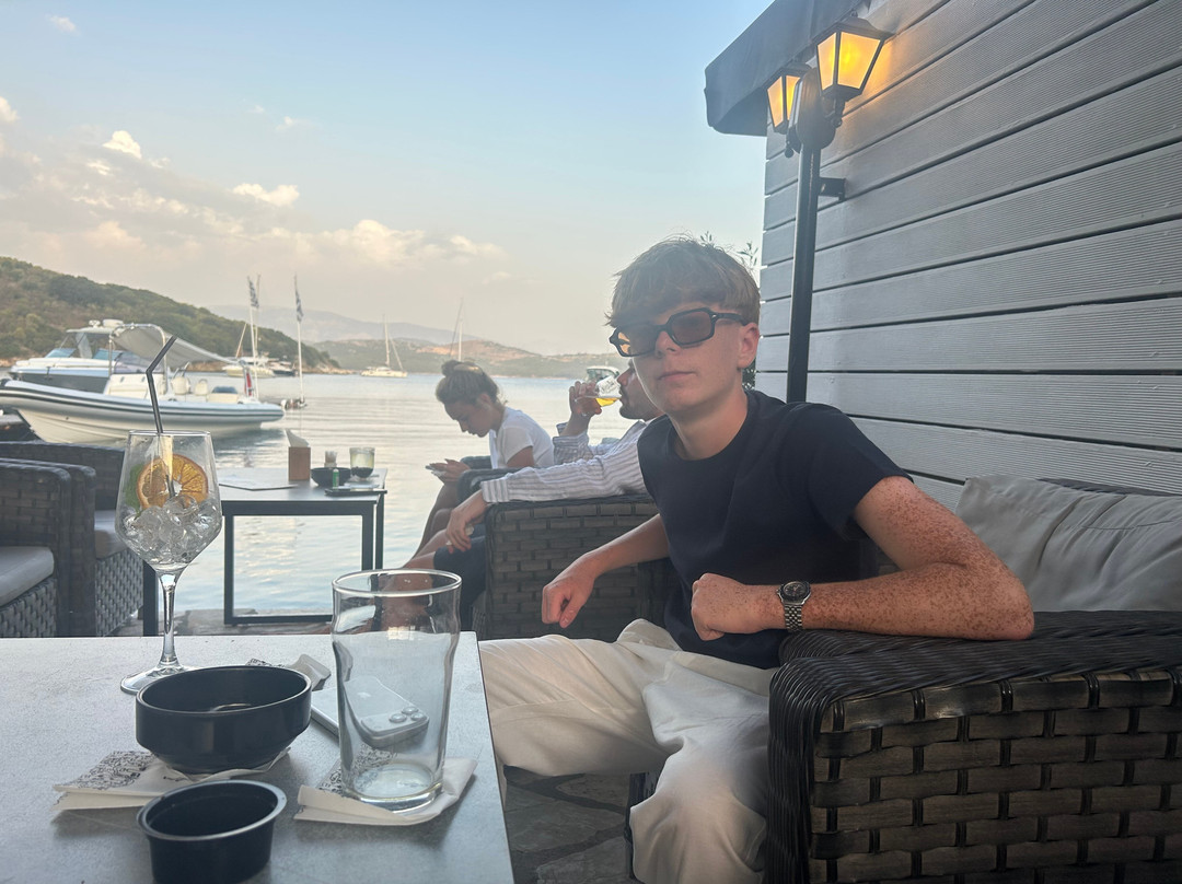 Damianos Bar-Agios Stefanos必去景点