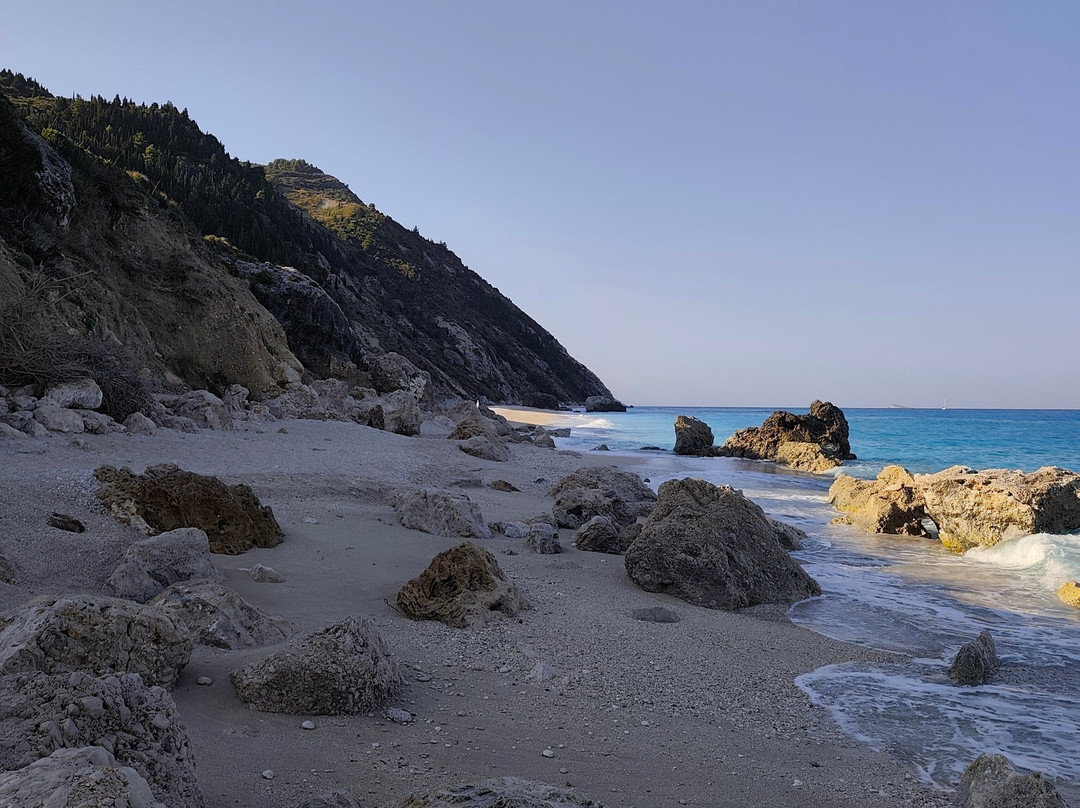Megali Petra Beach-Kalamitsi必去景点