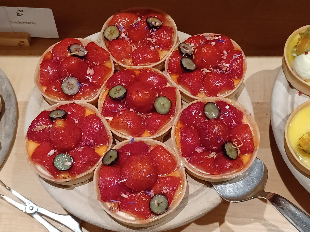 艾格沃特疗养酒店主图