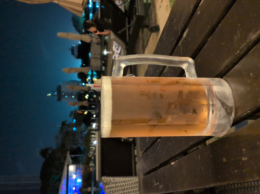 辛纳蒙湖畔酒店主图