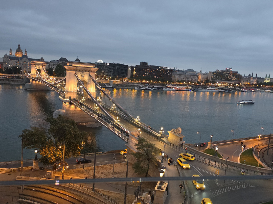 布达佩斯克拉克酒店主图