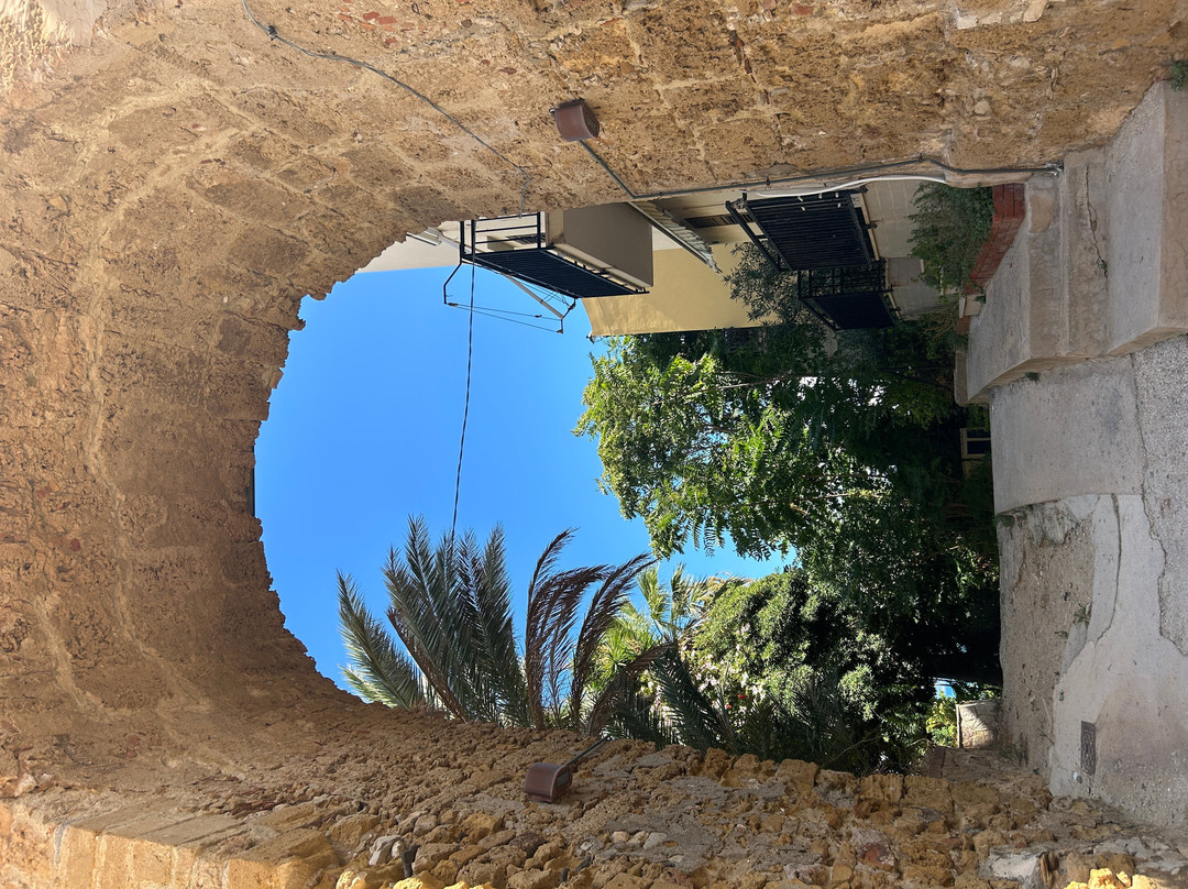 Castello Arabo Normanno-戈尔福海堡必去景点