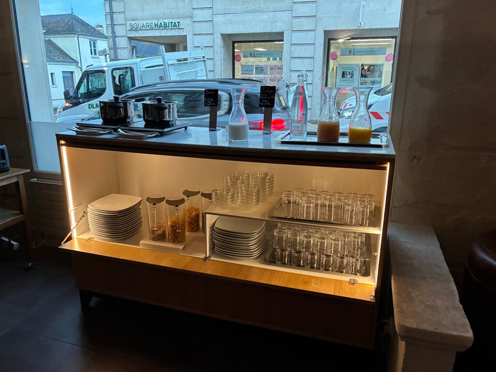 帝王大酒店主图