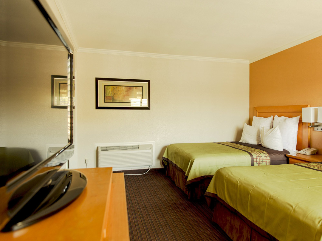 Anaheim Islander Inn and Suites