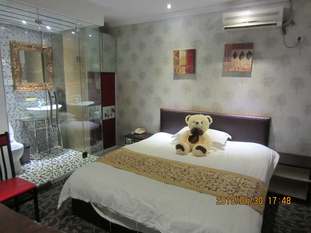 九久假日酒店主图