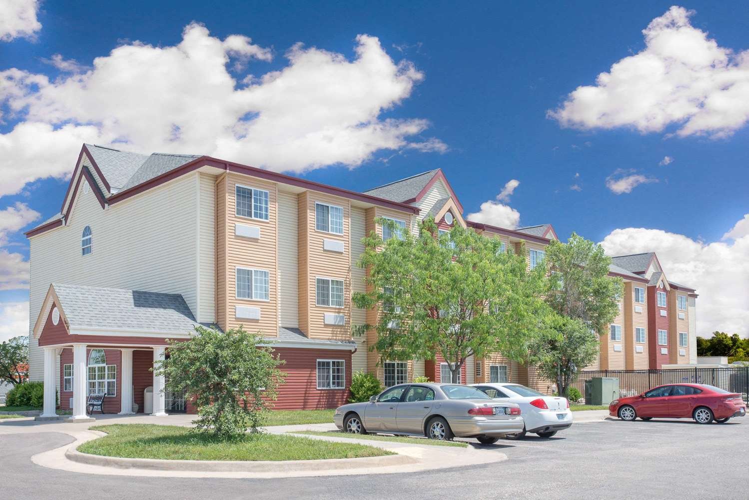 Days Inn & Suites by Wyndham Hutchinson-官方
