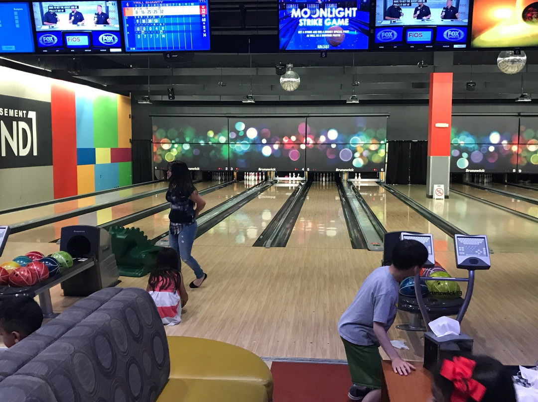 Round 1 Bowling and Amusement-阿灵顿必去景点