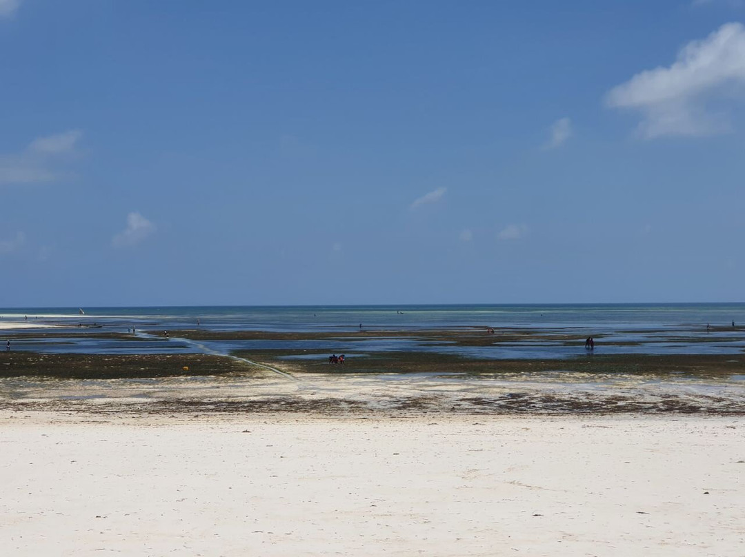 乌罗湾海滩度假酒店主图