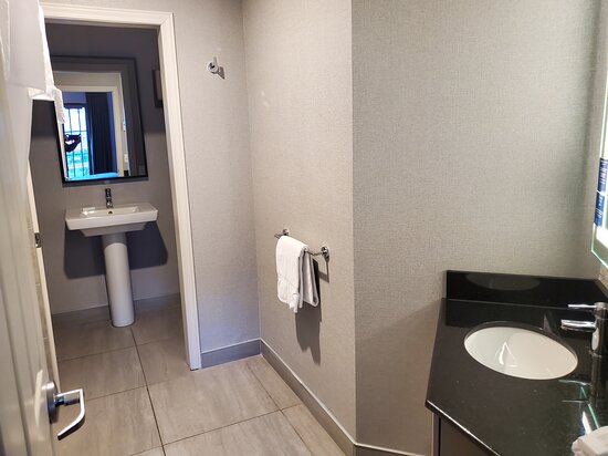 Homewood Suites by Hilton Mont-Tremblant Resort-浴室