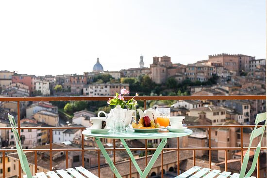 密涅瓦酒店主图